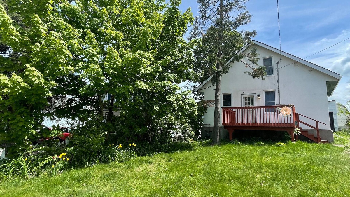 Midland Cottage | Cheerful 2-bedroom Cottage in Georgian Bay