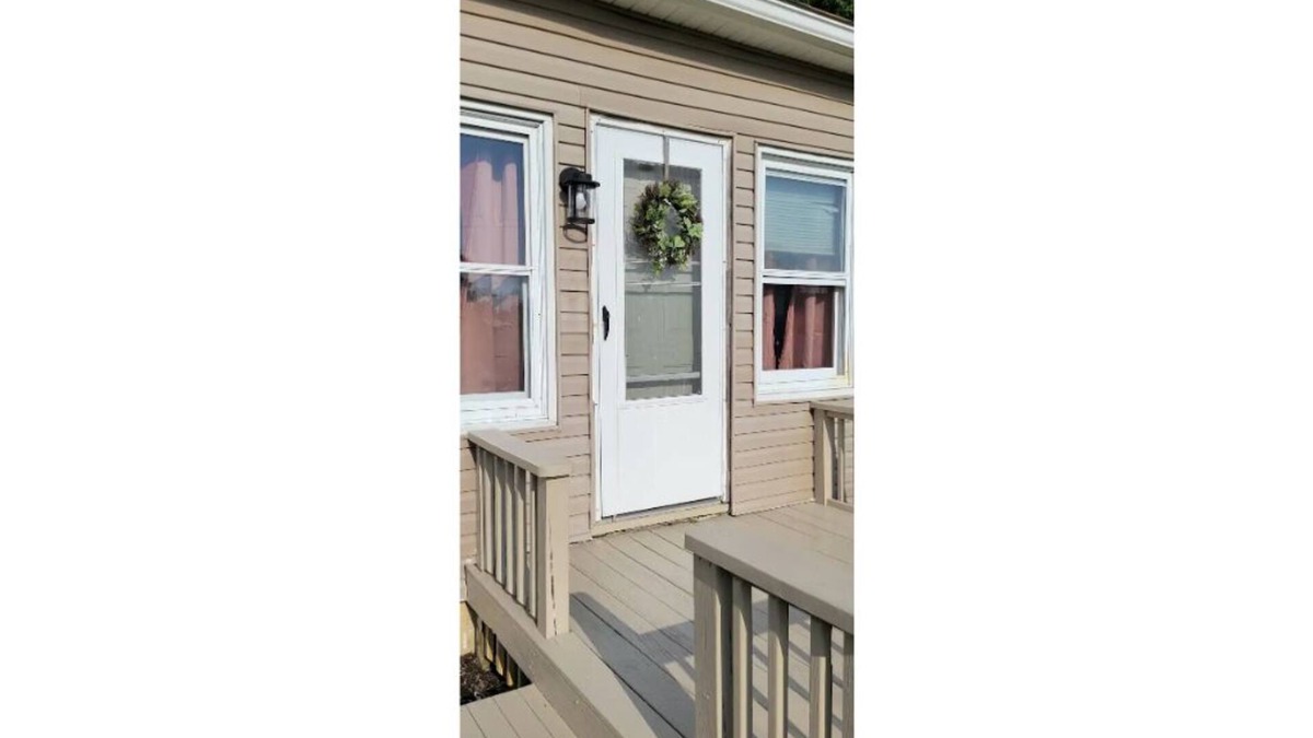 Delphos House | Cheerful 2 Bedroom Delphos Bungalow