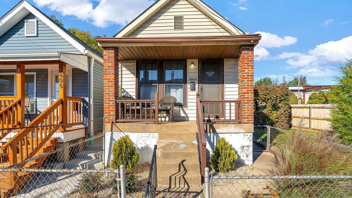 Southwest Garden House | Cheerful 2 Bedroom House on the Hill in St. Louis