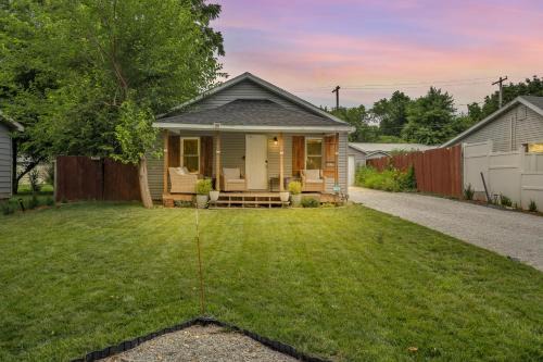Springfield House | Cheerful 2-Bedroom with convenient Expressway access