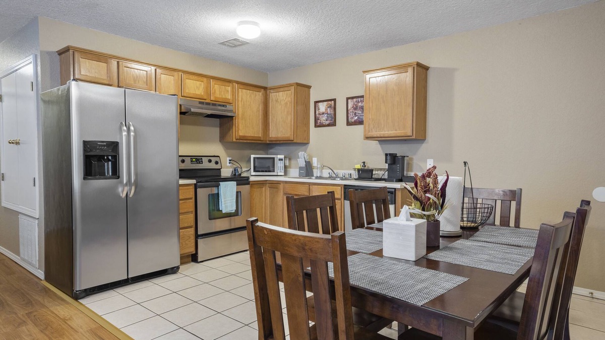 Fort Smith House | Cheerful 2 Bedrooms 2 Full Bathrooms Duplex