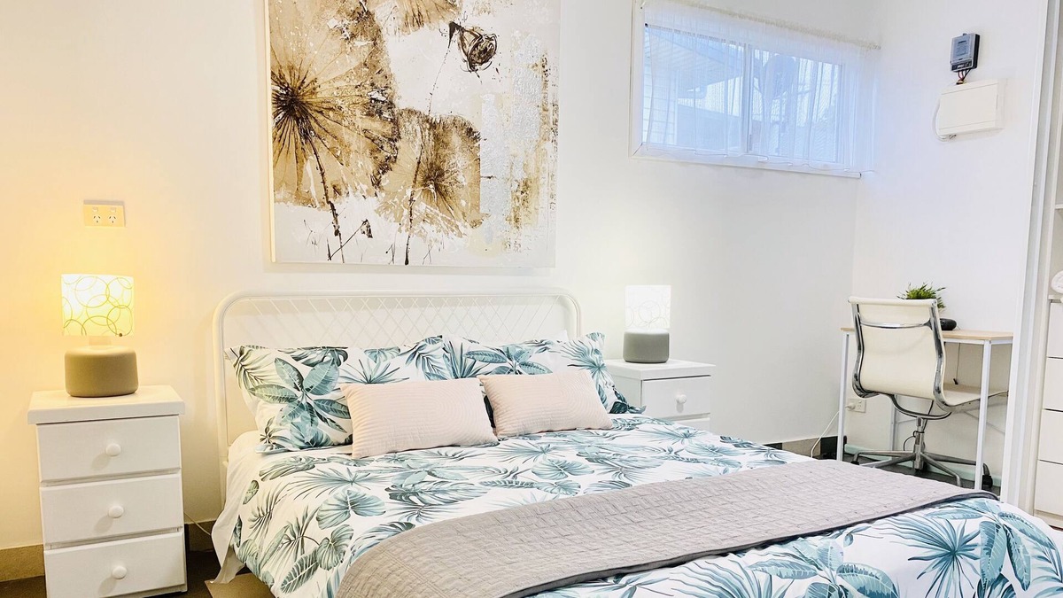 Umina Beach Cottage | Cheerful 2b cottage stroll to beach *dog* friendly