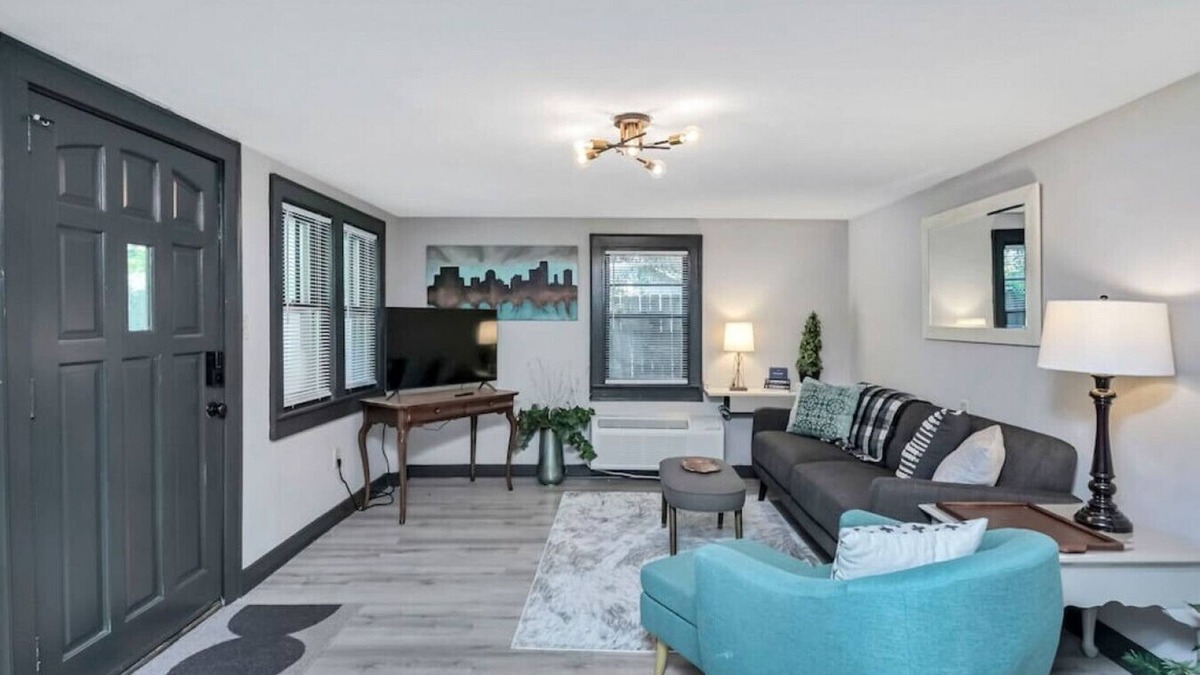 Earlewood House | Cheerful 2BR in Earlewood