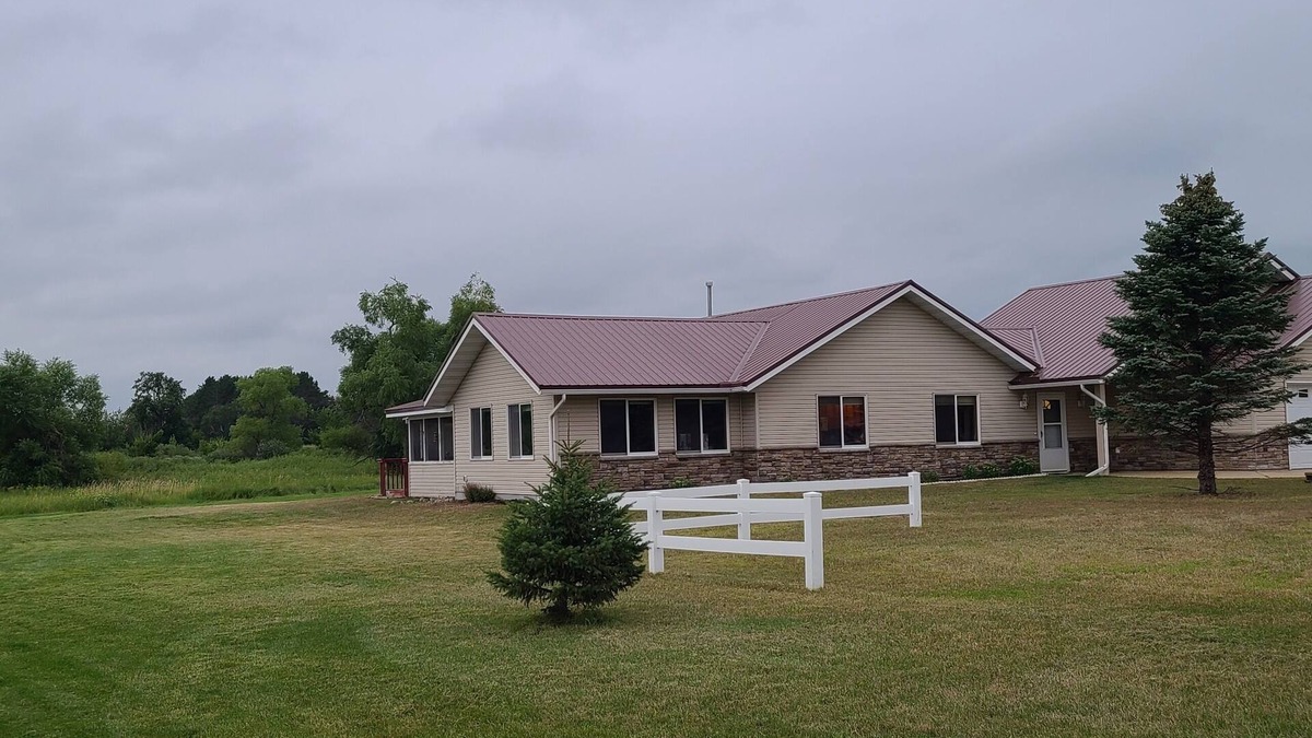 Ottertail House | Cheerful 3-bedroom, 6 acre home on the lake!