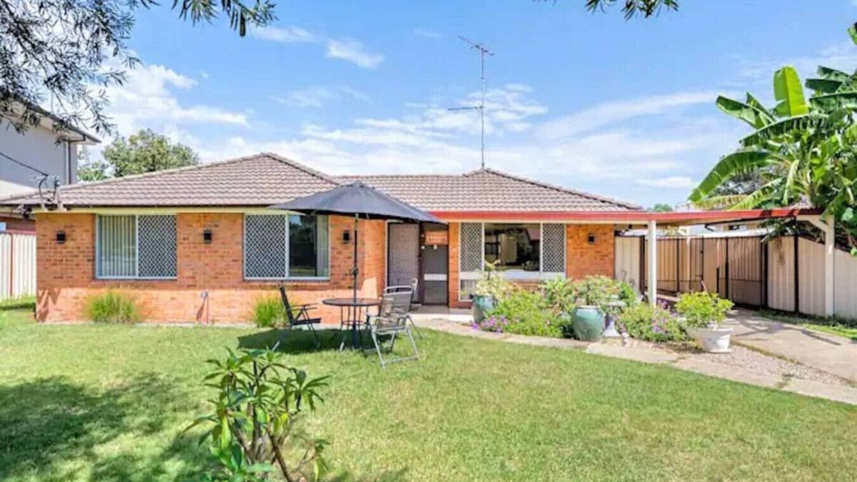 South Penrith House | Cheerful 3 bedroom house with free parking