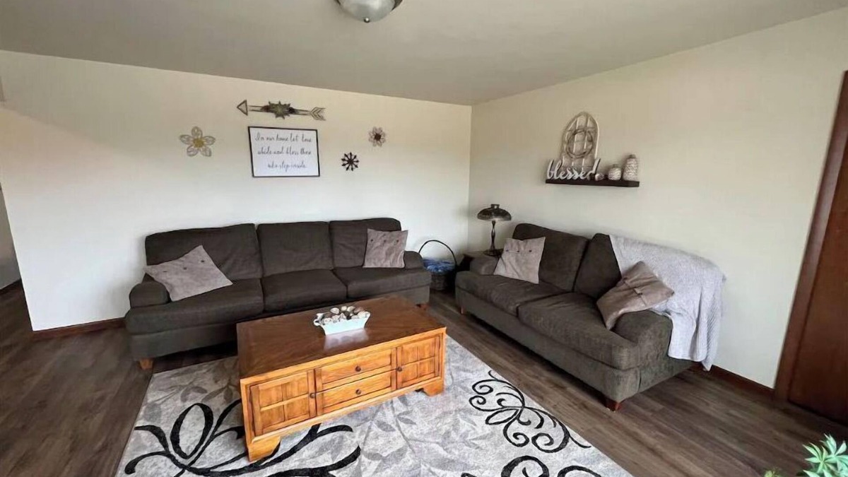 Manitowoc House | Cheerful 3 bedroom home North side of Manitowoc