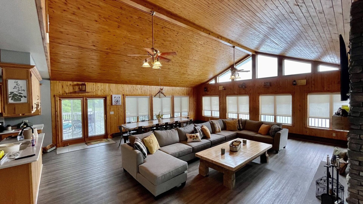 Town of Fowler House | Cheerful 3-Bedroom Lake House