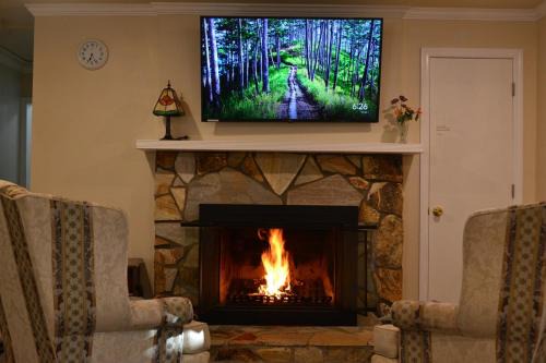 Fredericksburg House | Cheerful 3 bedroom home with a sauna and summer pool