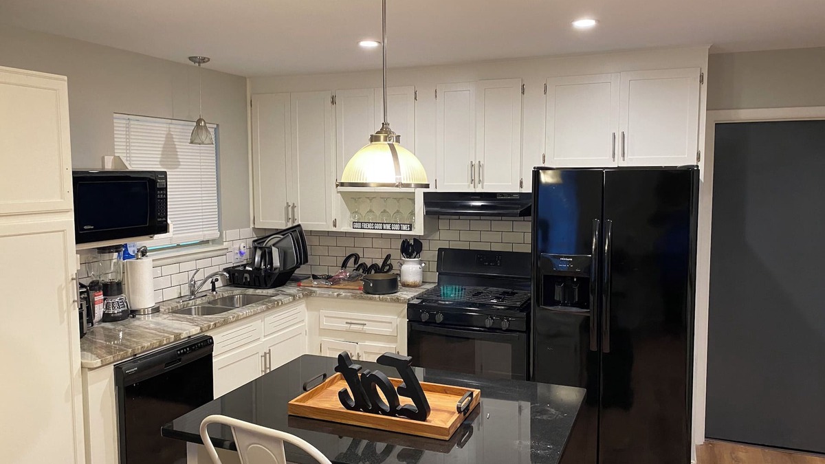 Pine Bluff House | Cheerful 3-bedroom with parking - Pet friendly