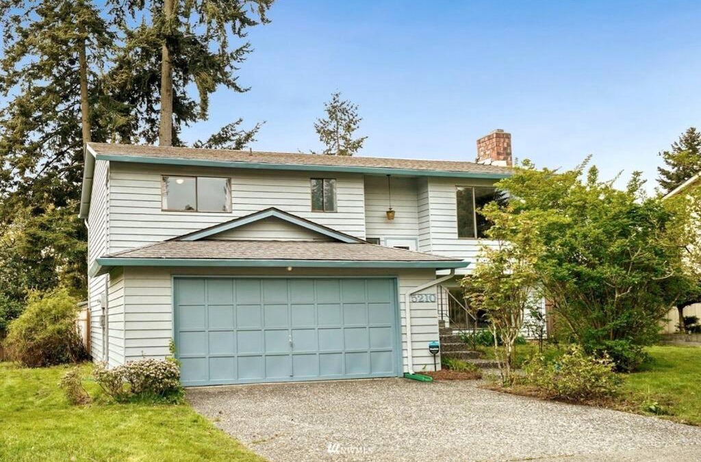 Picnic Point-North Lynnwood Villa | Cheerful 3-beds 3-baths home with ample parking