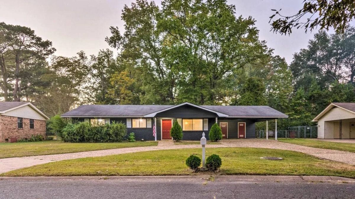 Jacksonville House | Cheerful 3 BR 1.5 BA Home in Great Neighborhood! Recently Renovated!