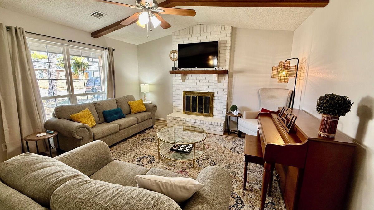 Broken Arrow House | Cheerful 3-br home w/gourmet coffee bar, patio, fenced backyard