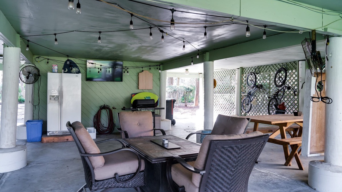 Tarpon Pond House | Cheerful 3BR/2BA Cottage on Golf Course! Amenity Cards! Pet Friendly!