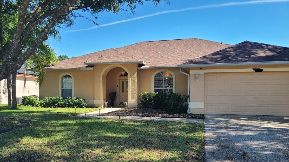 Grand Oaks House | Cheerful 4 Bd 3 Ba Home with Screened Patio & Pool