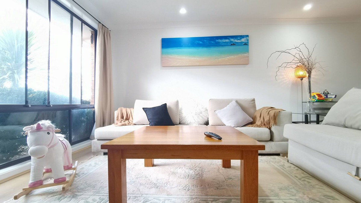 Nicholls House | Cheerful 4-bedroom home with natural backyard
