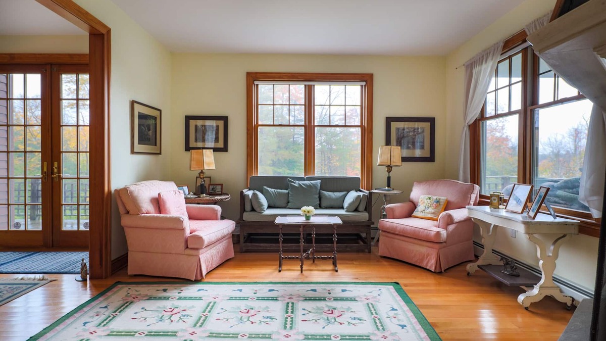 Eagles Mere Cottage | Cheerful and spacious lake-front vacation home