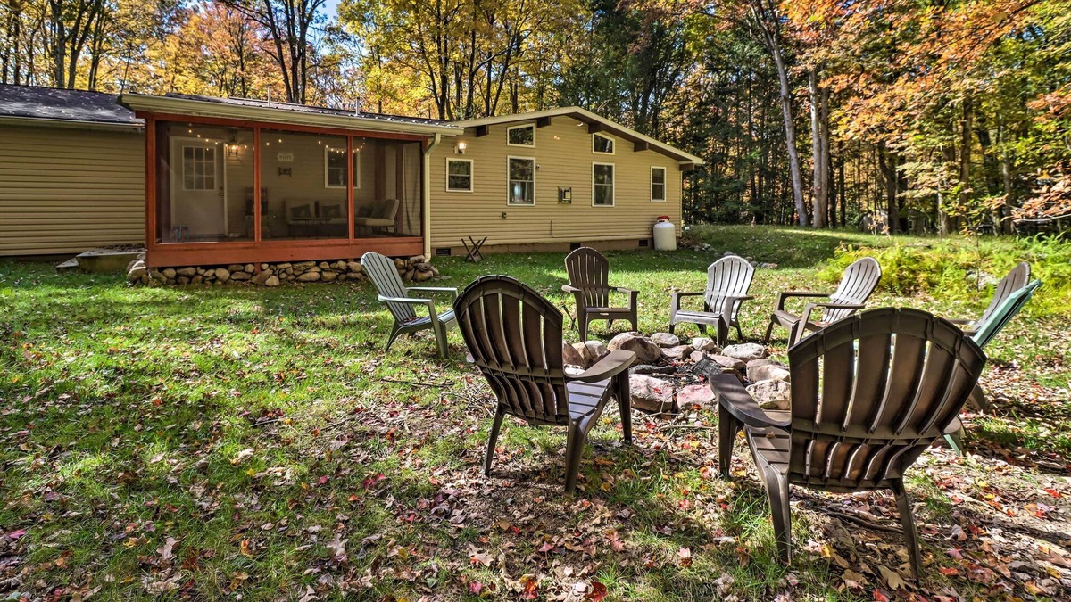 Jim Thorpe Cabin | Cheerful Cabin ~ 15 Mi to Jack Frost Ski Area