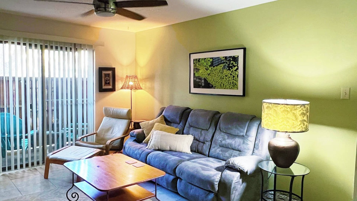 El Lago Condo | Cheerful Calming Condo near Clear Lake, NASA, Kemah, League City, and Pasadena.