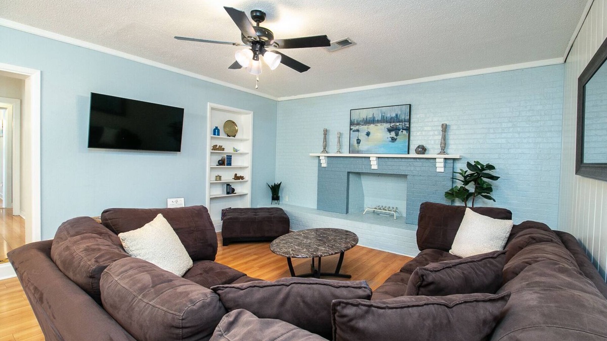 Gainesville House | Cheerful & Charming Stay 3 Miles to UF/Shands/Downtown