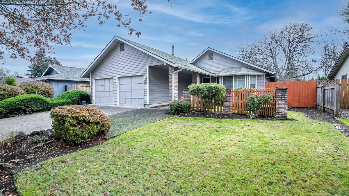 Central Oregon House | Cheerful, Comfortable and Convenient 3 Bedroom Home