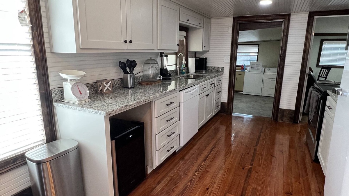 Buena Vista Cottage | Cheerful Cottage adjacent to Buena Vista Square