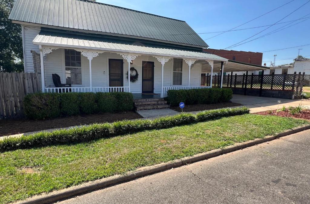 Buena Vista House | Cheerful Cottage adjacent to Buena Vista Square