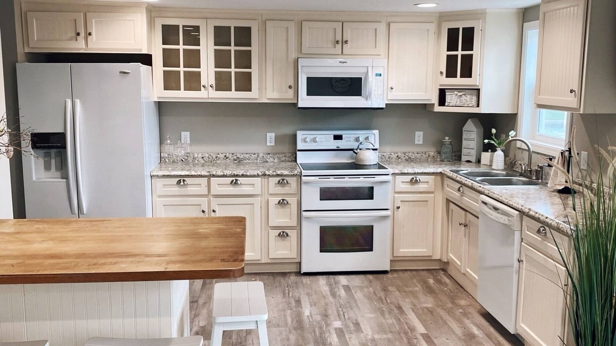 Wolcottville Cottage | Cheerful Cottage Nestled on Beautiful Witmer Lake