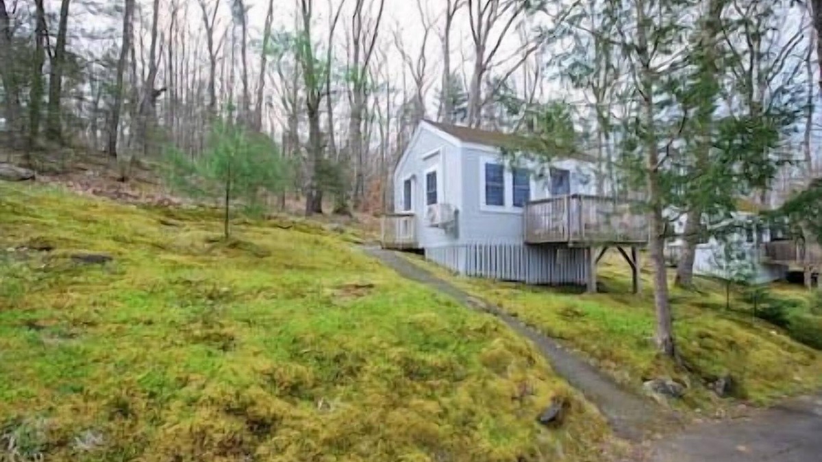 Edgecomb Cottage | Cheerful Cottage with Loft 9