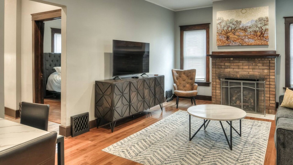 Dundee-Happy Hollow Historic District House | Cheerful Dundee 4bedrm 1 loft home w/ full kitchen