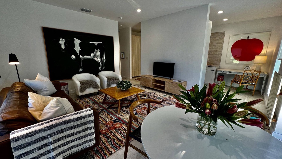 Reddick Apartment | Cheerful family sized barn apartment located in horse country, close to