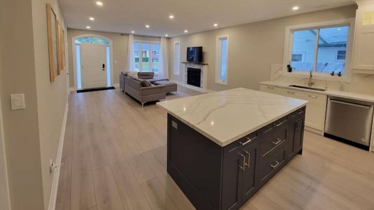 Rosedale House | Cheerful home in a desirable area of Hamilton