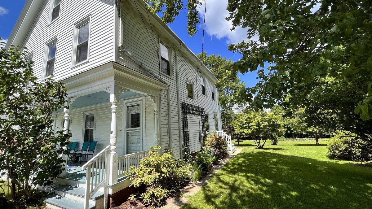 Camden House | Cheerful home in the village - close to beach and the center of town!