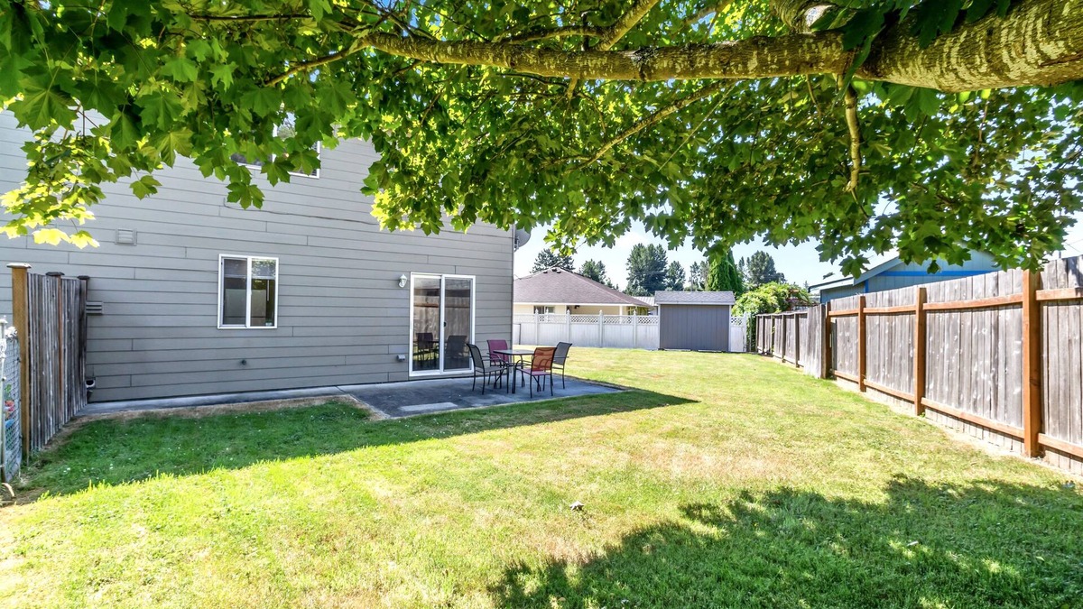Holly House | Cheerful, Large yard, Central!