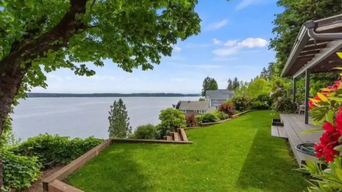 Lacey Cabin | Cheerful ocean front 3 bedroom cabin
