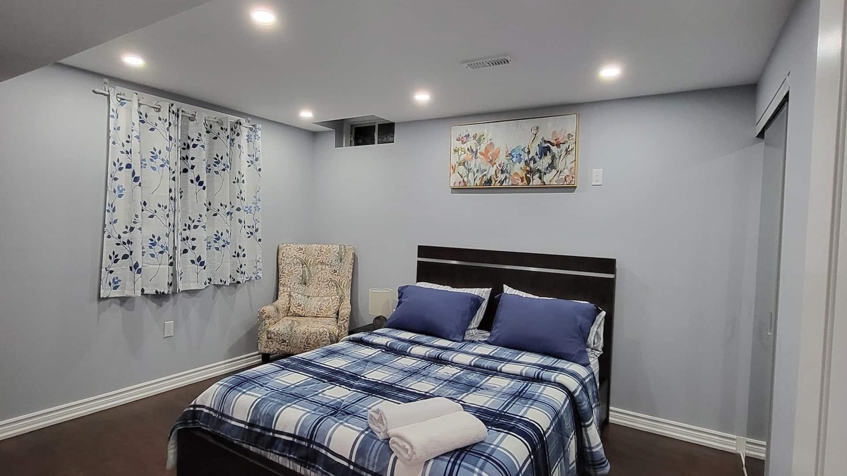 Whitby House | Cheerful & Relaxing 2 Bedroom Apartment with 2 Queen beds,5 mins from ThermeaSPA