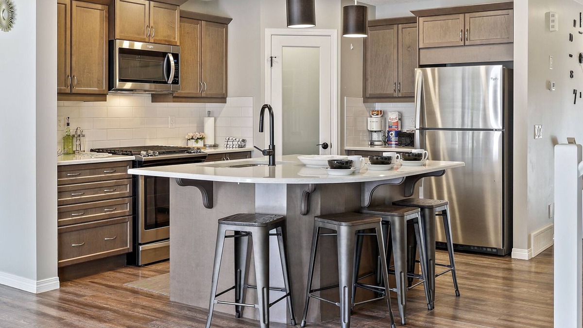 Airdrie House | Cheerful & Relaxing 3-Bedroom Townhouse 15 Minutes to Calgary Airport