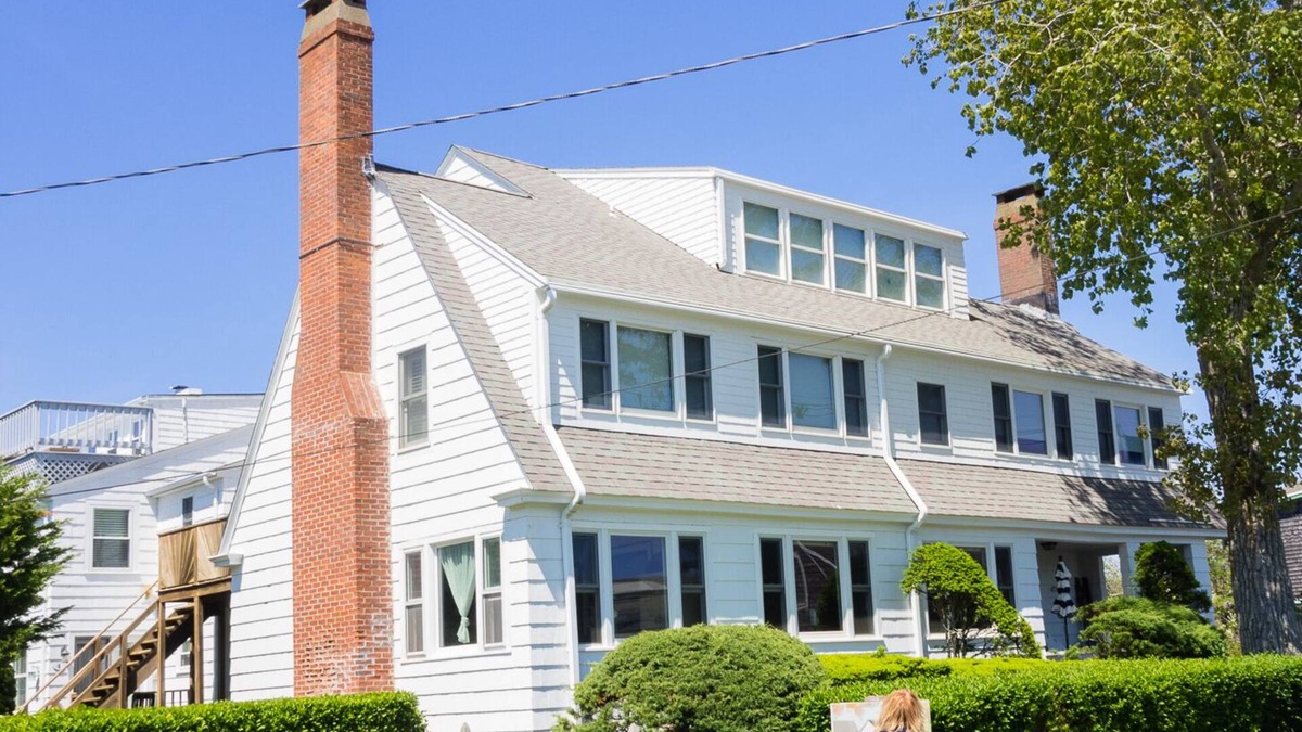 Commercial Street Condo | Cheerful, renovated condo with private beach and parking