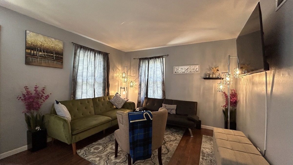 Overland House | Cheerful residential house with all yours needs.