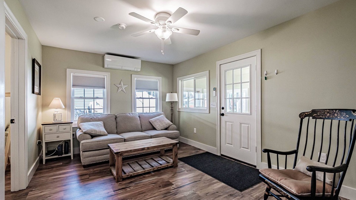 Sebago Cottage | Cheerful Single Level Home w/Shared Beach on Sebago Lake!