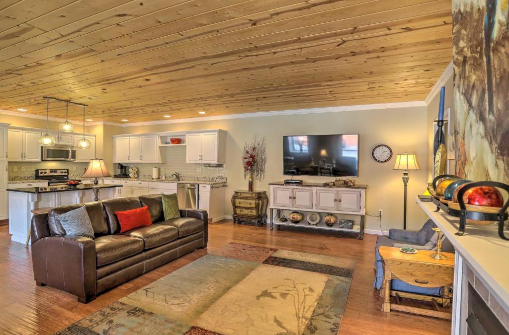 Tiffin House | Cheerful Tiffin Digs in the Heart of Downtown