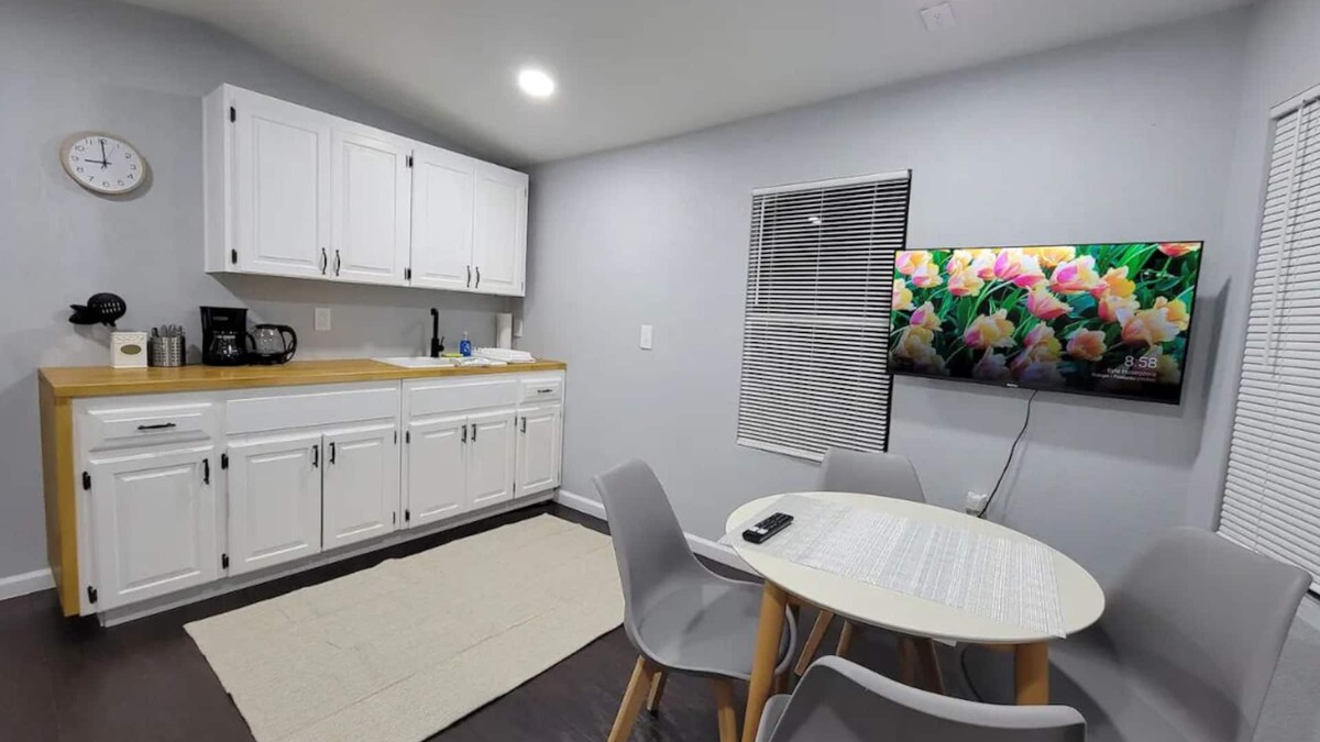Big Pine Key Cottage | Cheerful Tiny House, 35 min to Key West, comes with free pool and parking