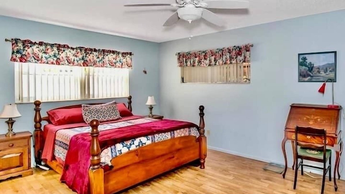 Park Lake Estates House | Cheerful Two-Bedroom Abode with Spacious Parking