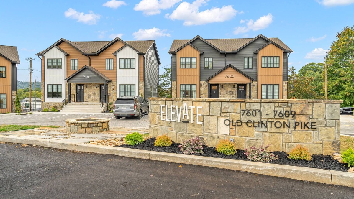 Powell House | Cheery and Stylish Three Bedroom Townhouse in Convenient Area