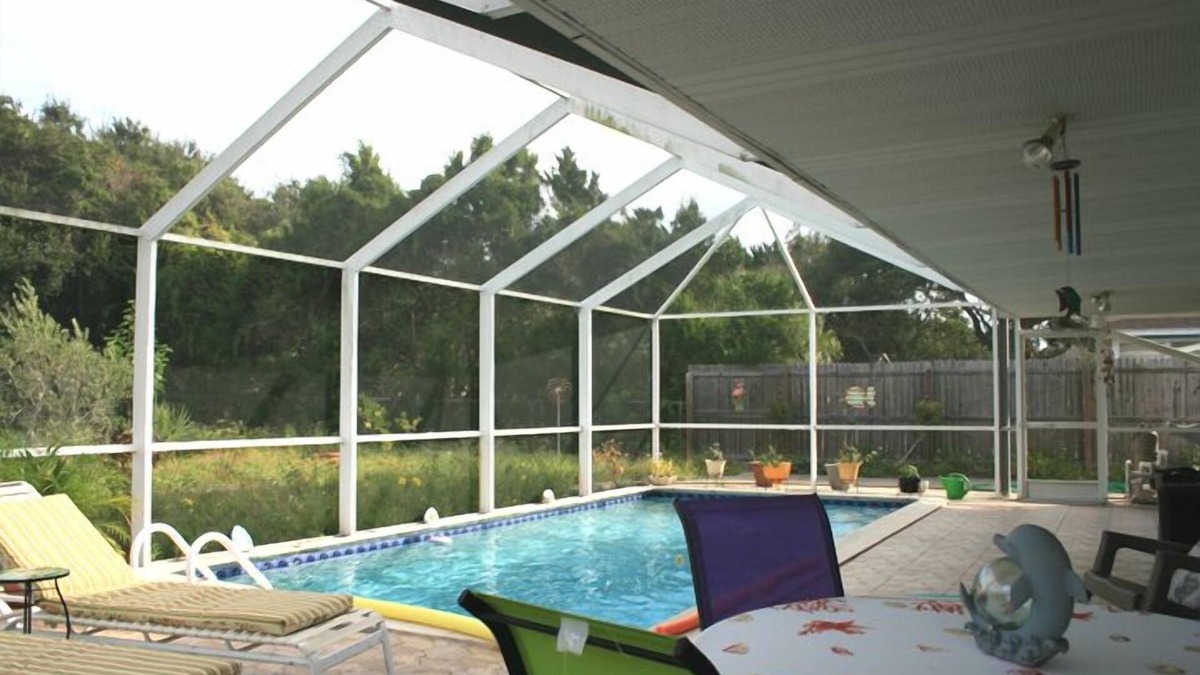 Cearra Del Ray House | Cheery Chimes bright and clean with a pool!