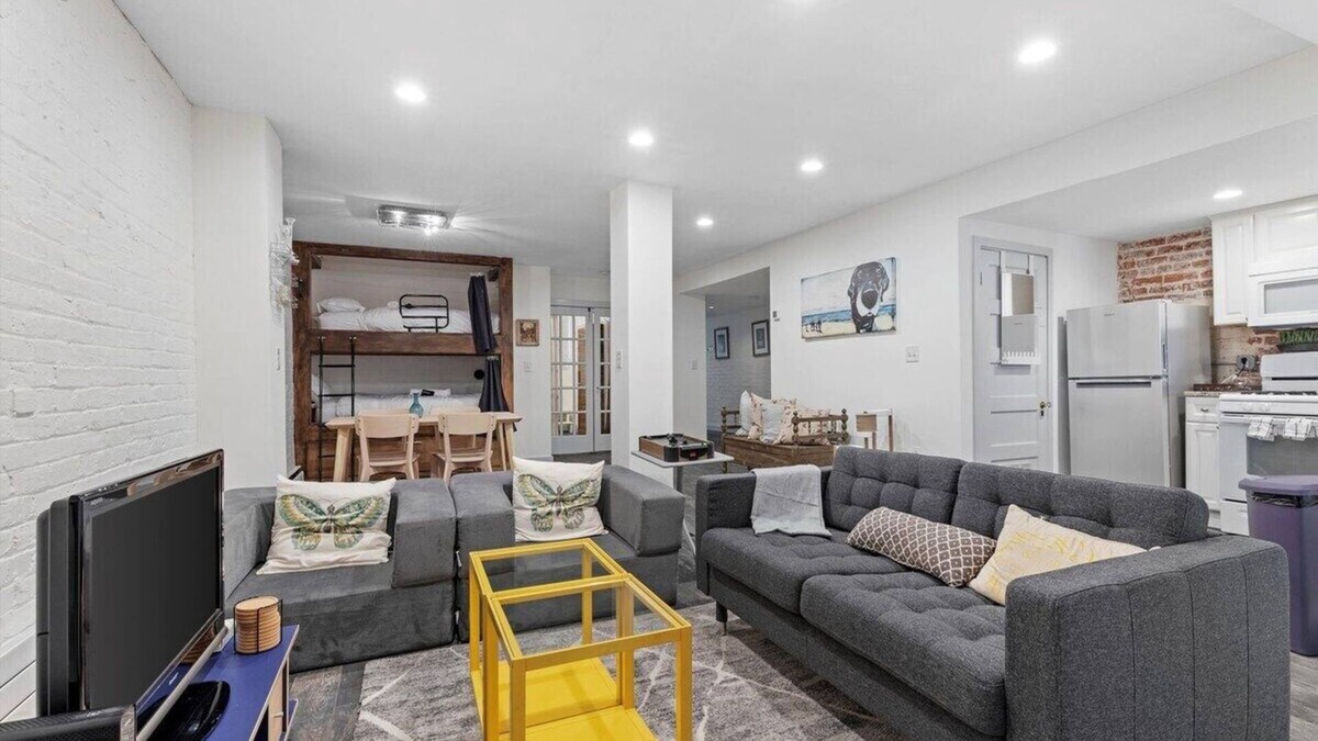 Lanier Heights Apartment | Cheery Flat in Adams Morgan - Mt Pleasant