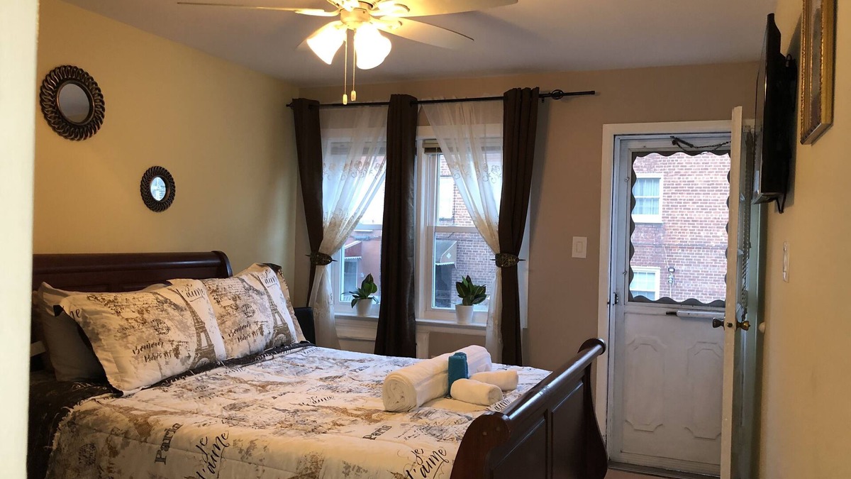 Canarsie House | Chekells Cozy 2 Bedroom ground fl