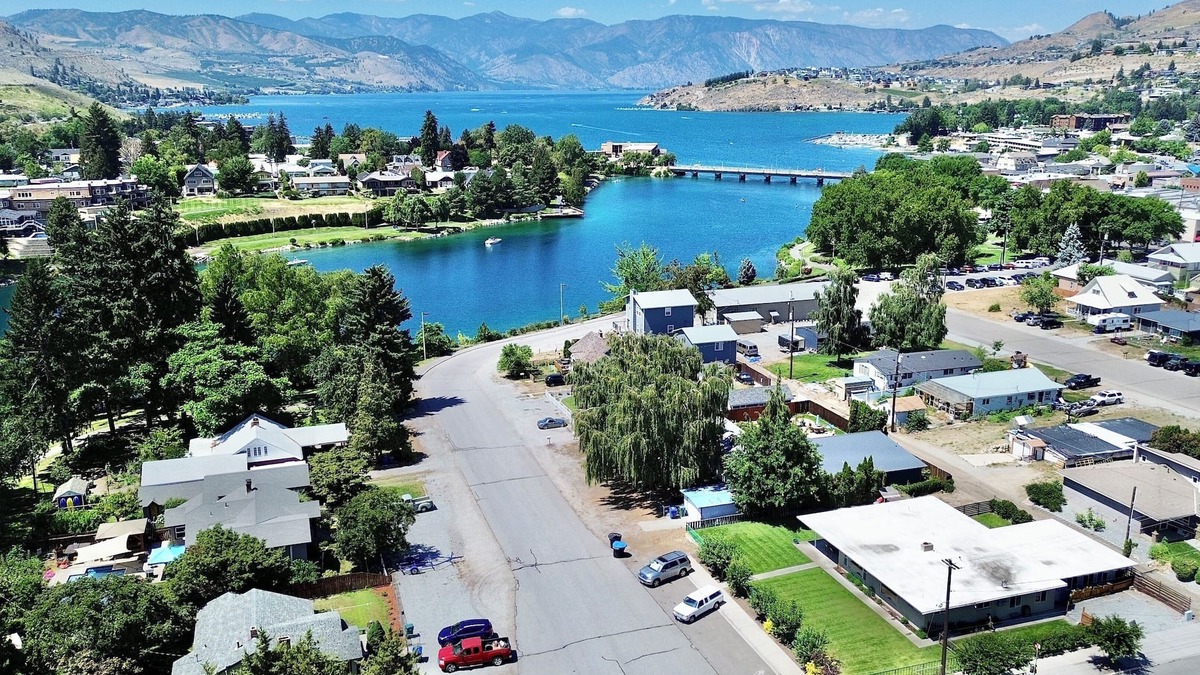 Chelan House | Chelan Charm: Spacious Downtown Home, Hot Tub, Parkside, Pet-Friendly