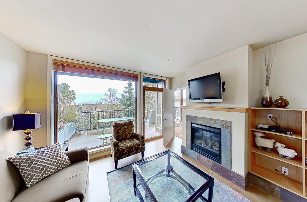 Chelan Apartment | Chelan Resort Suites Sunny Livin 111