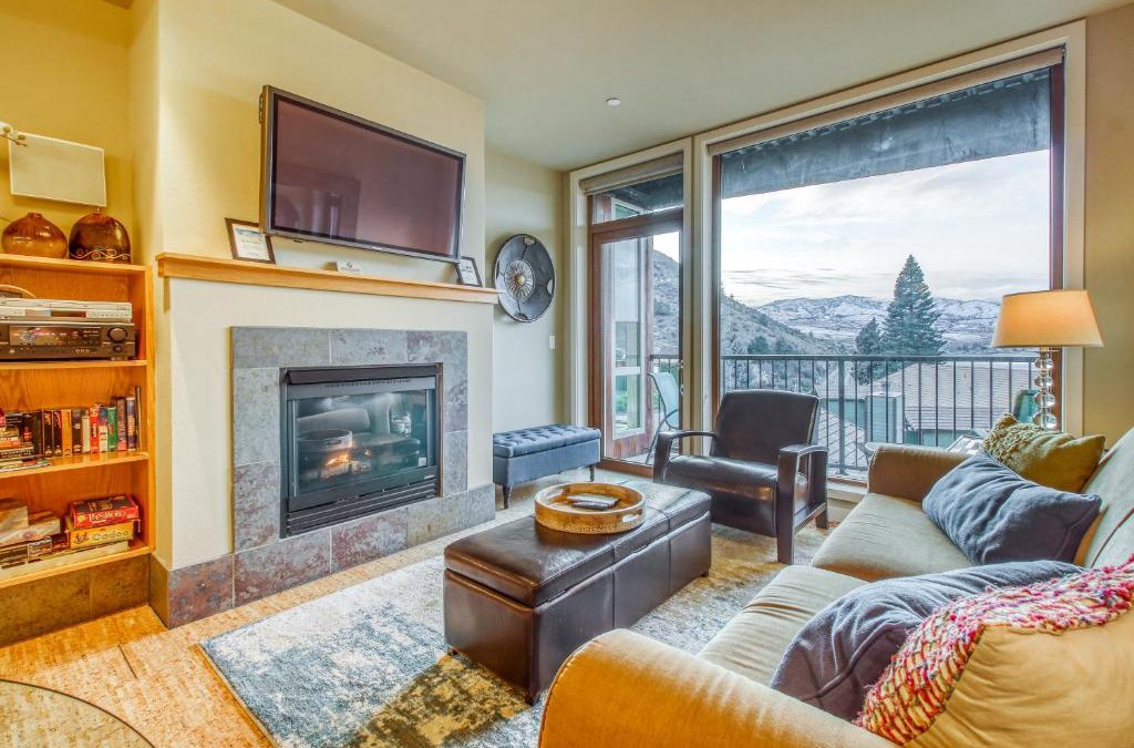 Chelan Apartment | Chelan Resort Suites: Water Sunset (#303)