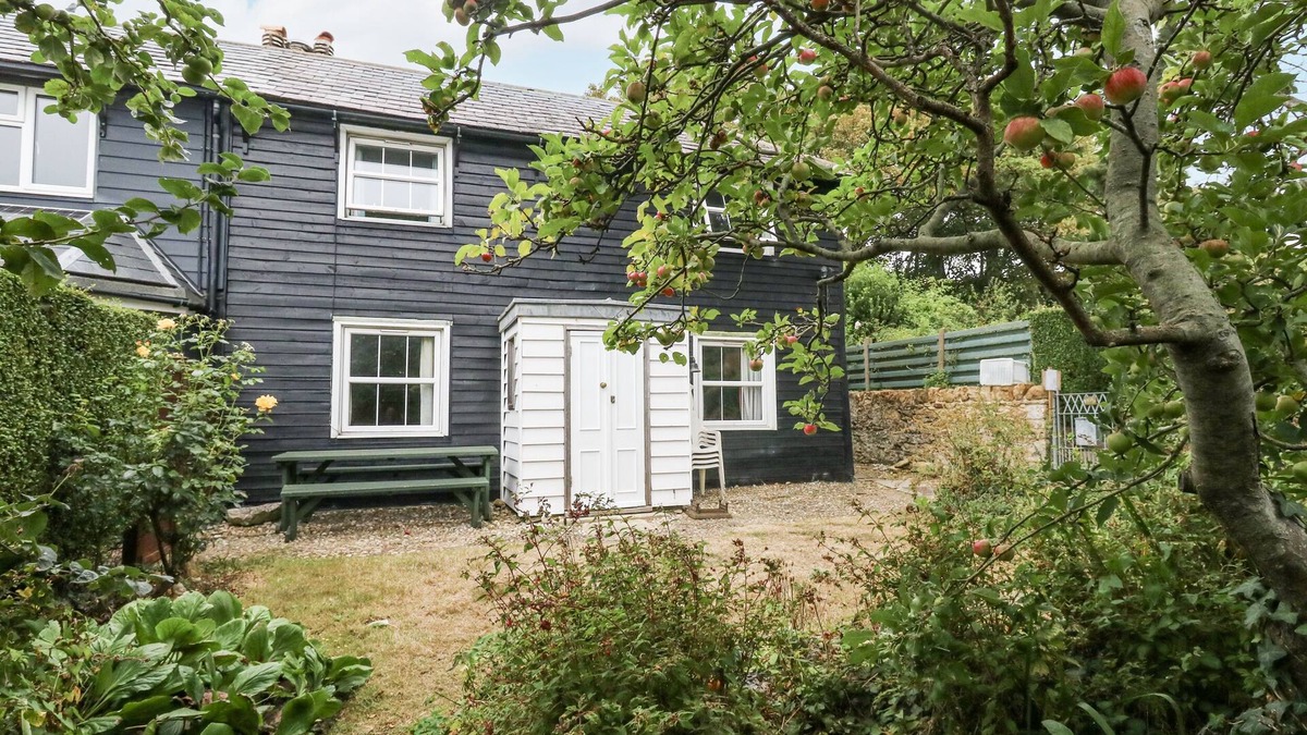 Osmington Mills Cottage | CHENIES, pet friendly, character holiday cottage in Preston